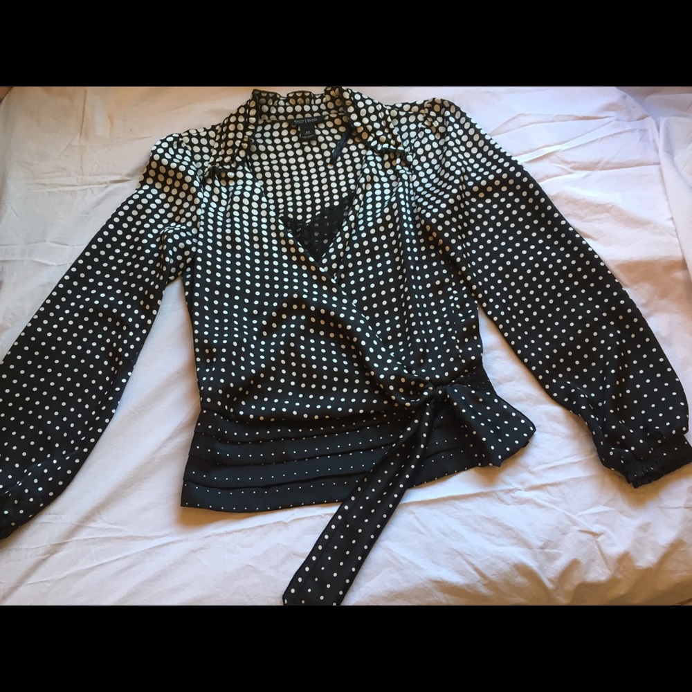 Black n White blouse w built in black lace cami